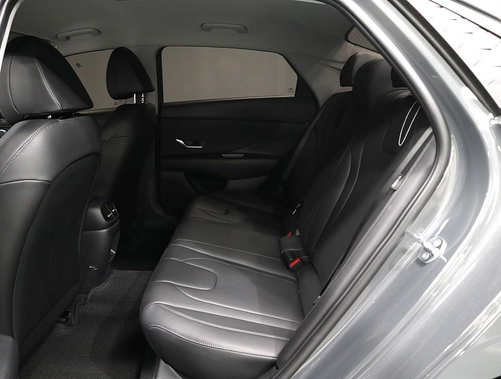 HYUNDAI Avante - Vista 10