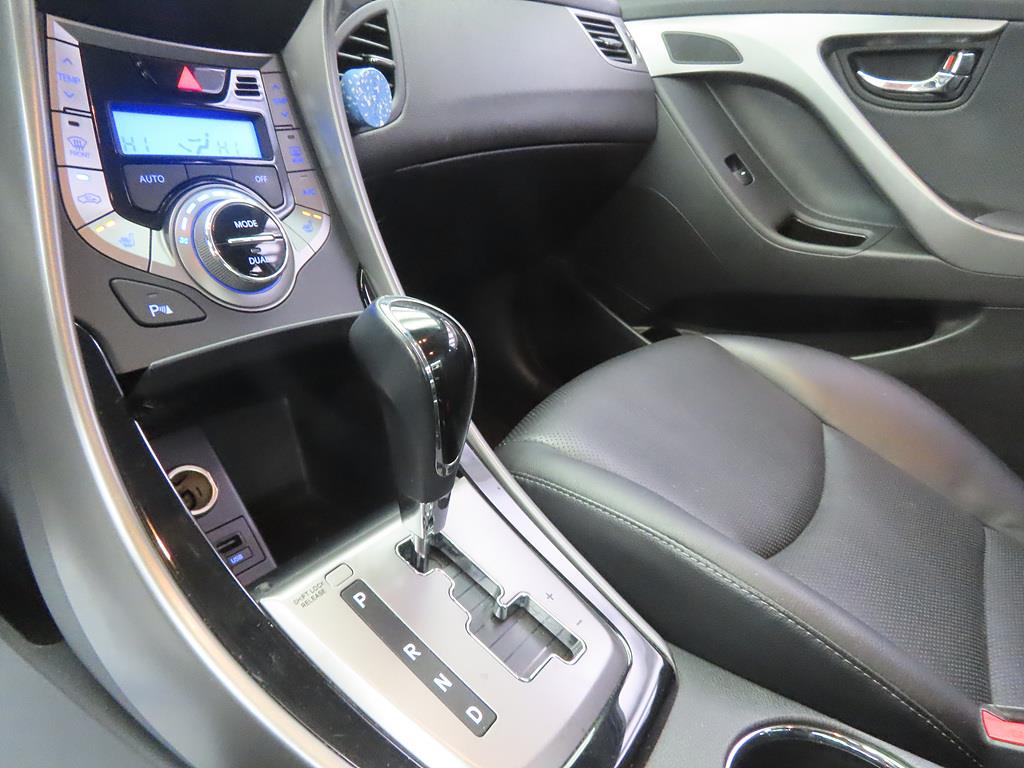 HYUNDAI Avante - Vista 11