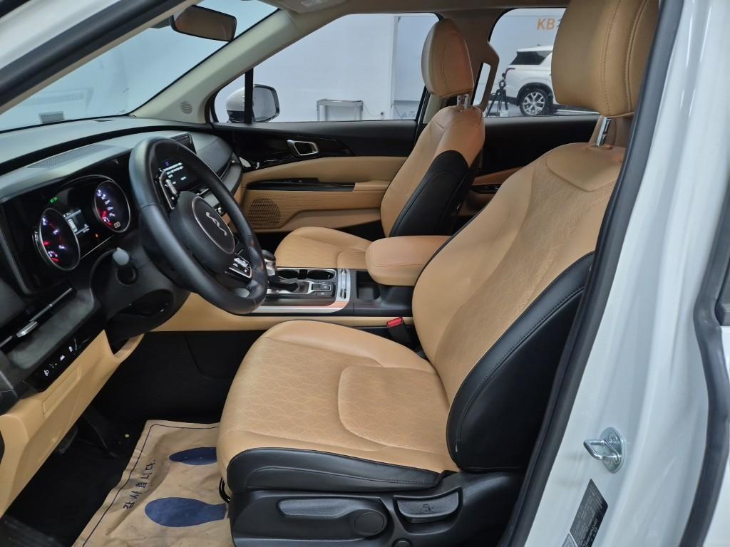 KIA Carnival - Vista 11