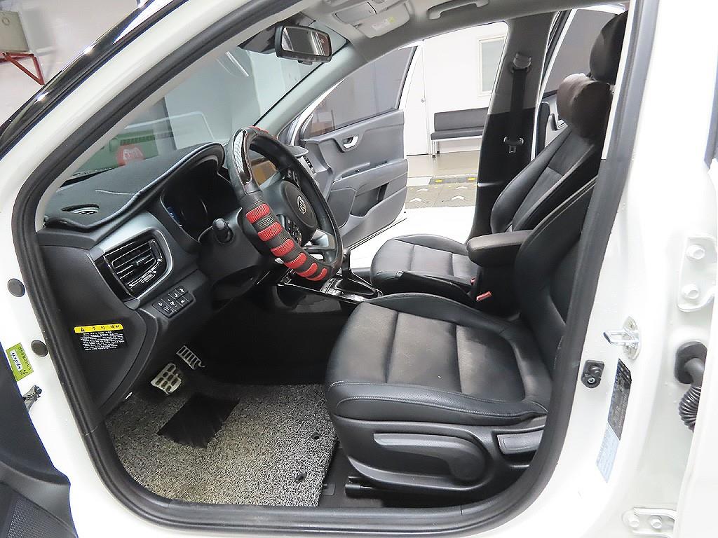 KIA Stonic 2020 Blanco - Importación desde Corea - HF Imports Iquique - Foto 13