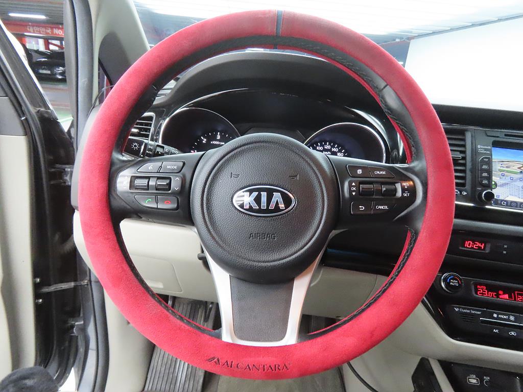 KIA Carnival - Vista 8