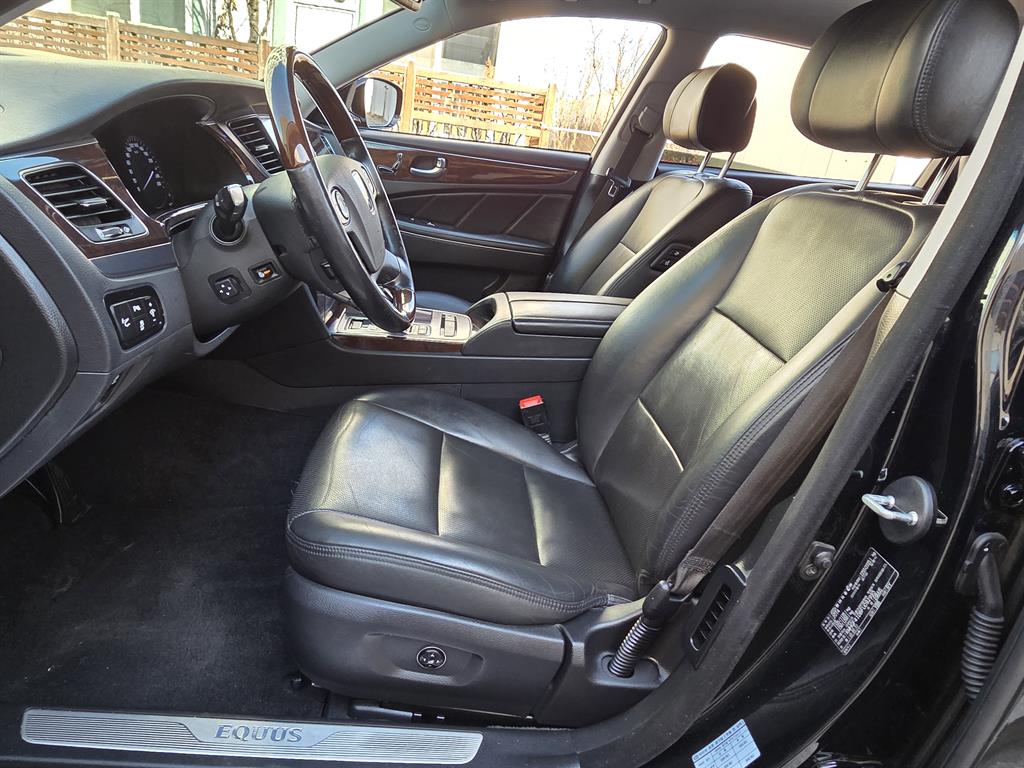 HYUNDAI Equus - Vista 9
