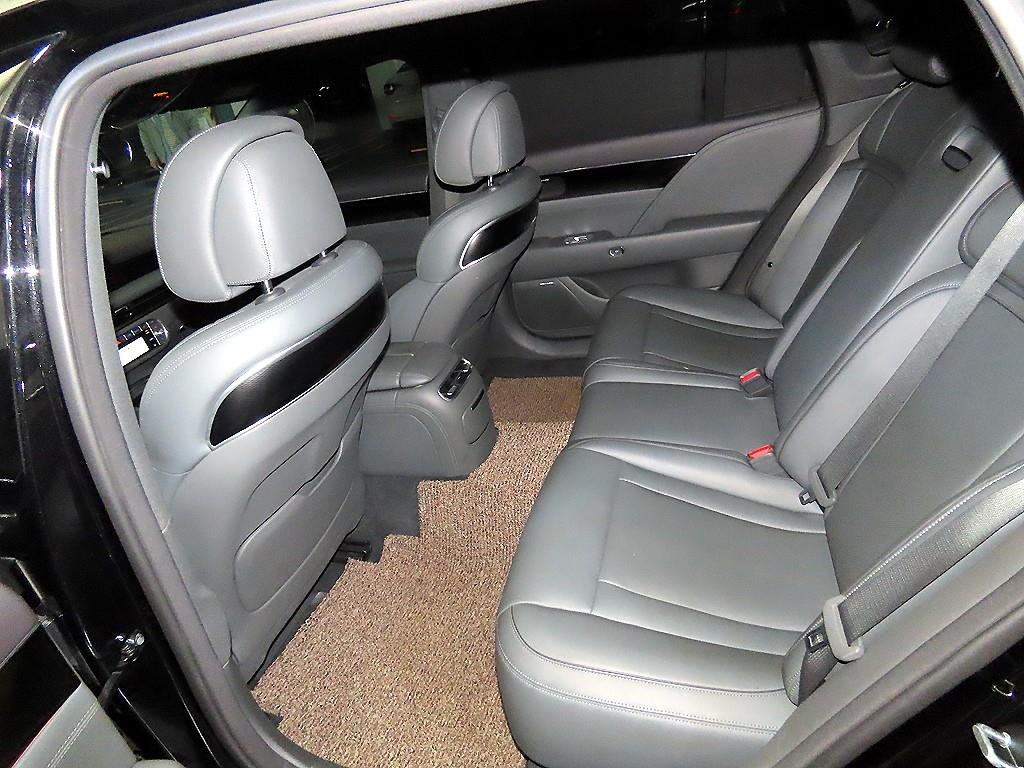 Genesis G90 - Vista 7