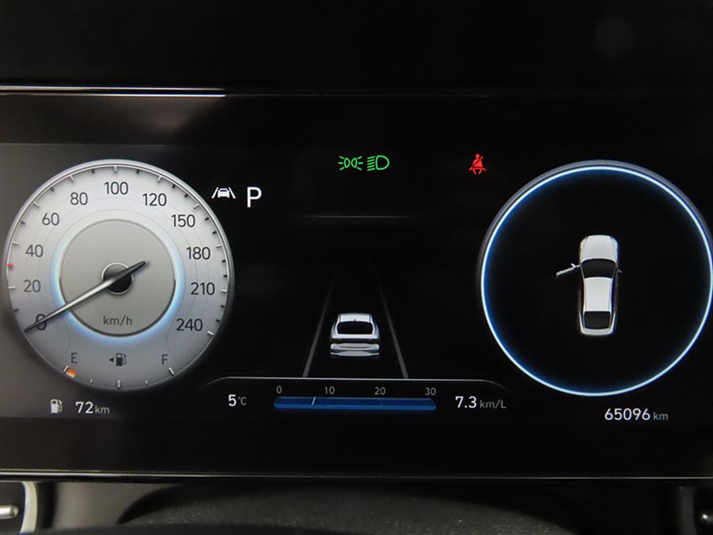 HYUNDAI Avante - Vista 9