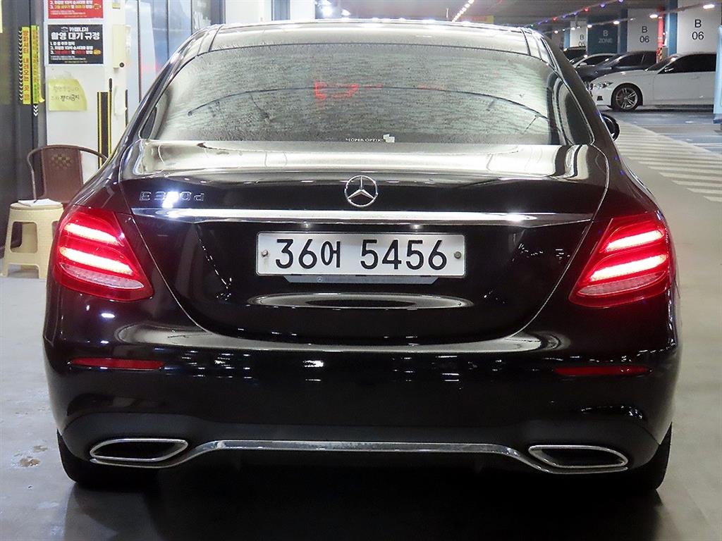 Mercedes Benz E class - Vista 5