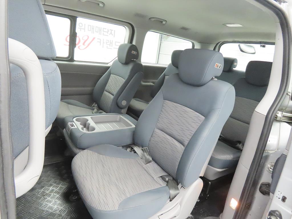 HYUNDAI Starex - Vista 7