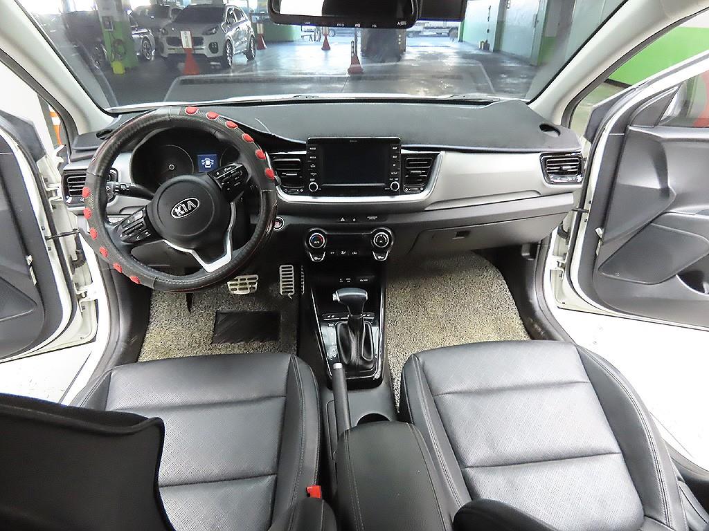 KIA Stonic 2020 Blanco - Importación desde Corea - HF Imports Iquique - Foto 12