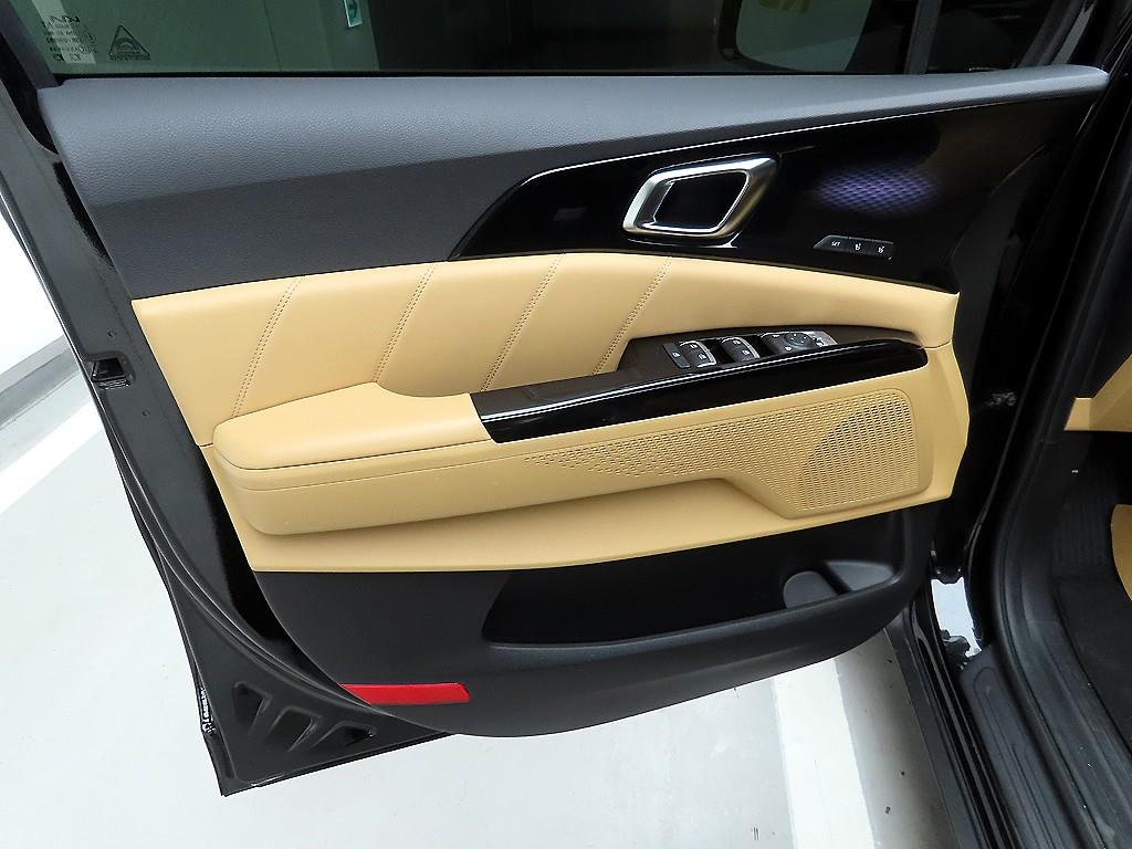 KIA Carnival - Vista 11