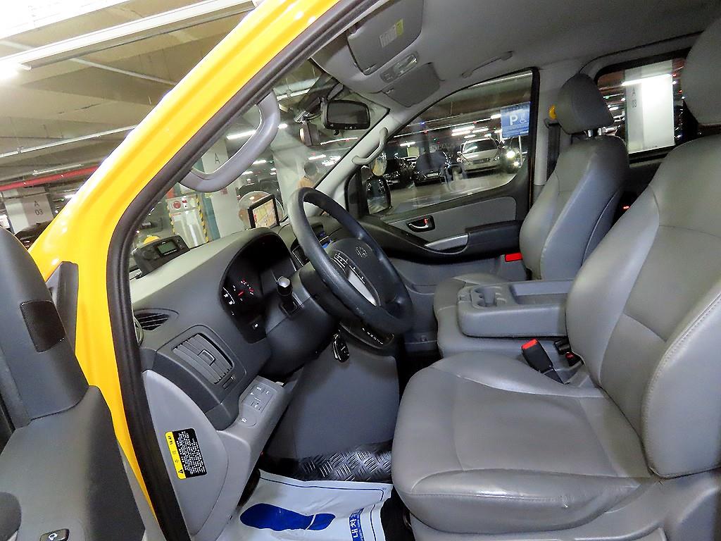 HYUNDAI Starex - Vista 6