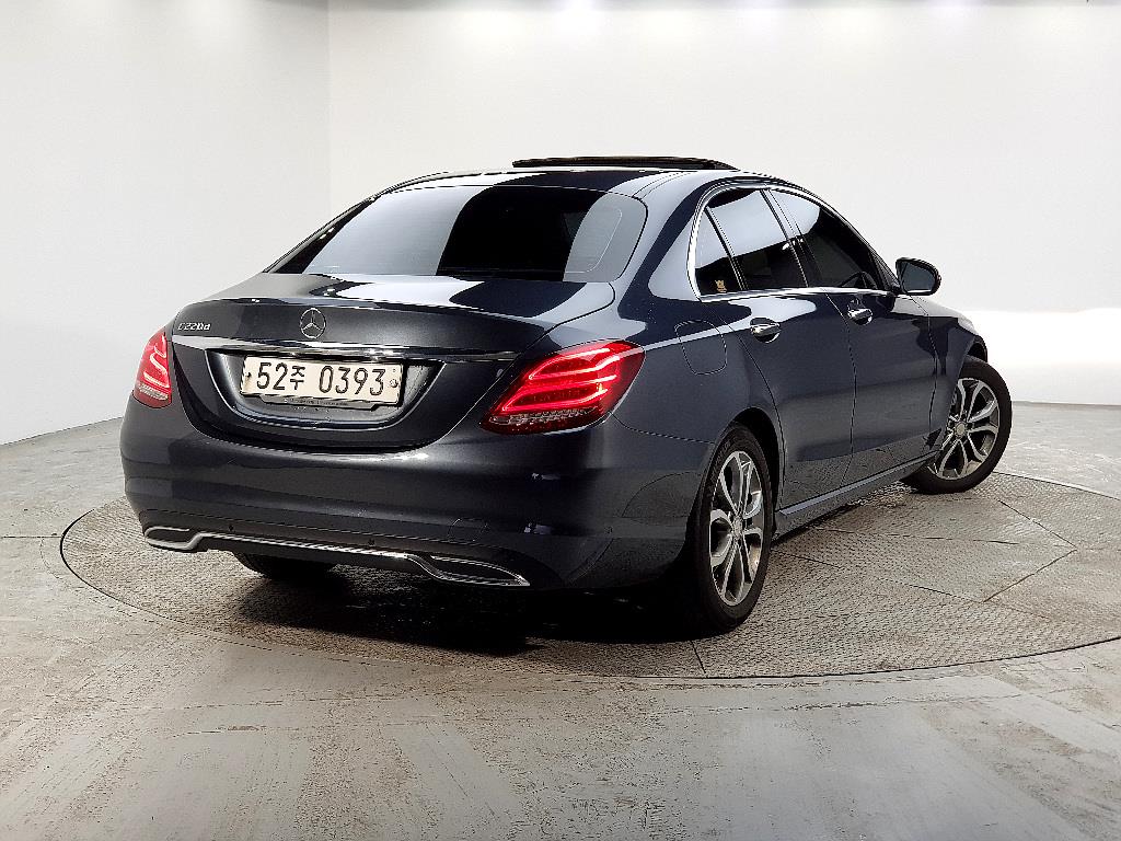 Mercedes Benz C Class - Vista 4