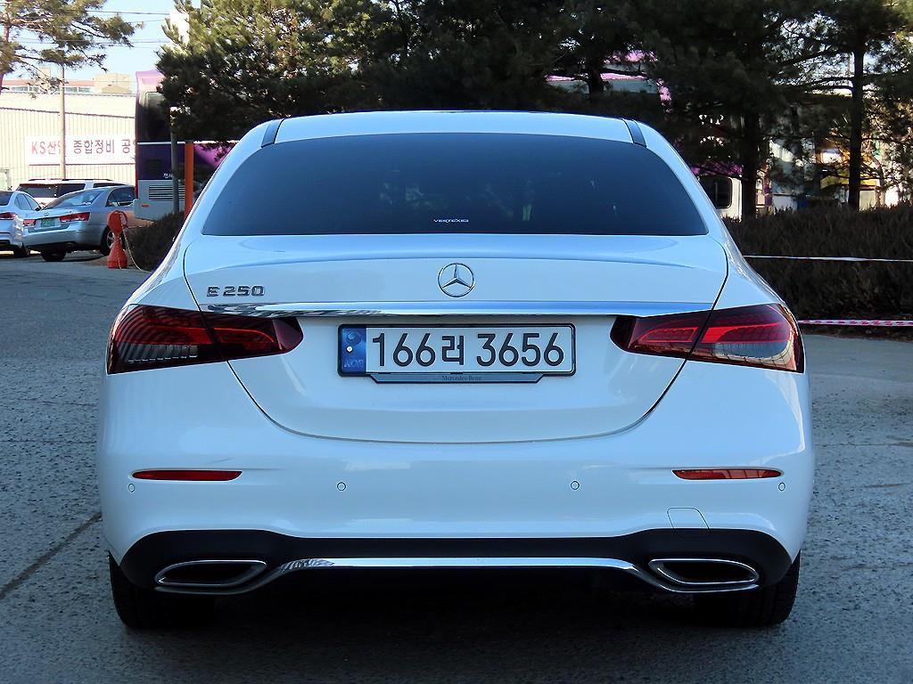 Mercedes Benz E class - Vista 4