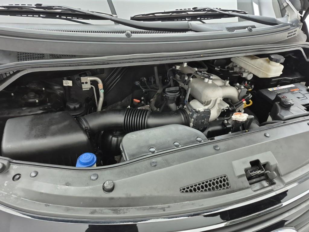 HYUNDAI Starex - Vista 6