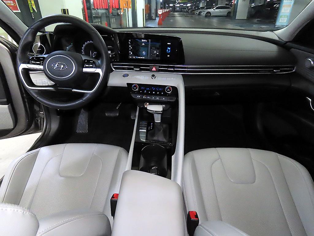 HYUNDAI Avante - Vista 10