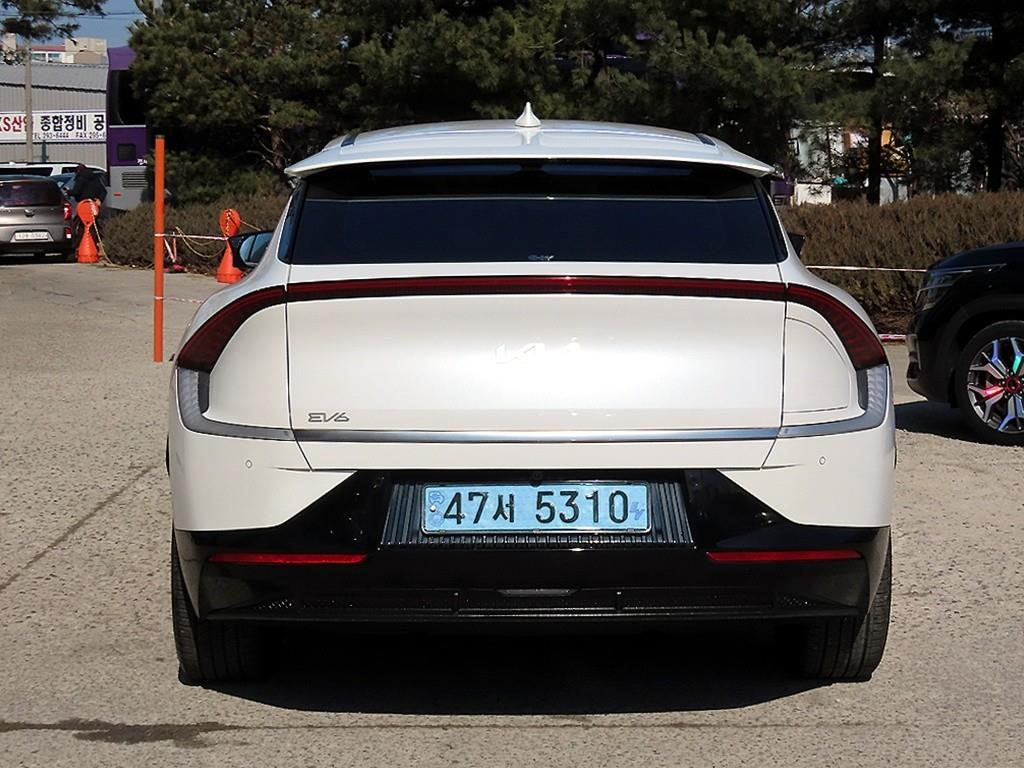 KIA EV6 - Vista 4