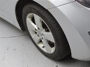 HYUNDAI Avante - Vista 10