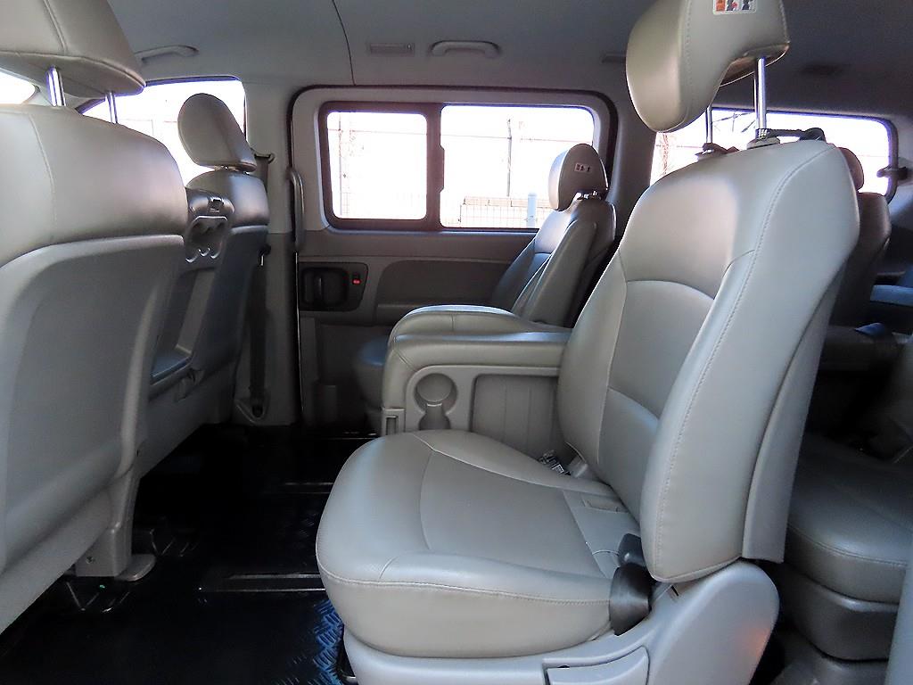 HYUNDAI Starex - Vista 6