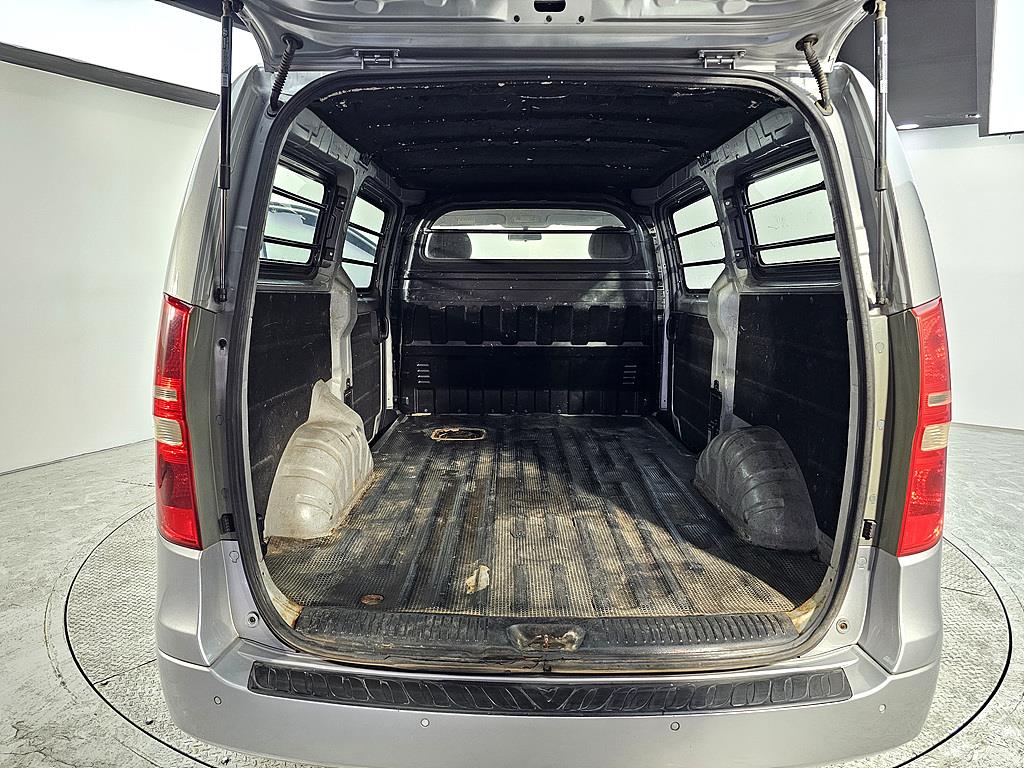 HYUNDAI Starex - Vista 10