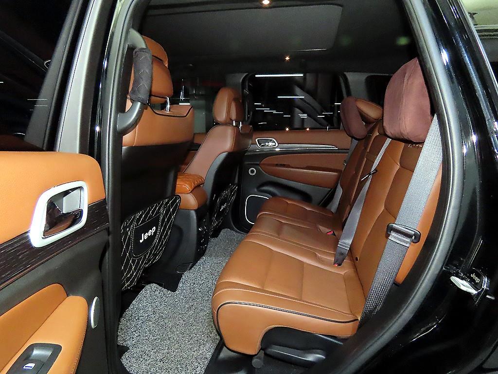 Jeep Cherokee - Vista 7