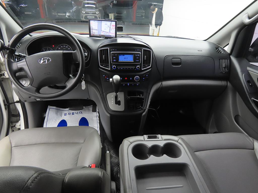 HYUNDAI Starex - Vista 8