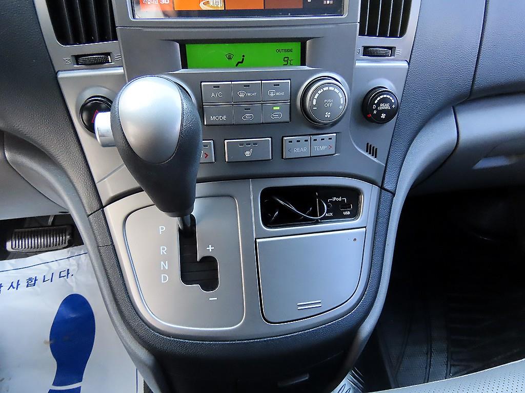 HYUNDAI Starex - Vista 10