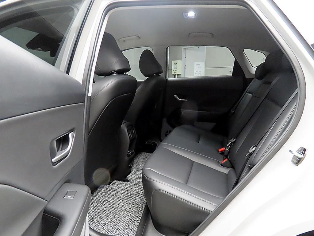 HYUNDAI Kona - Vista 6