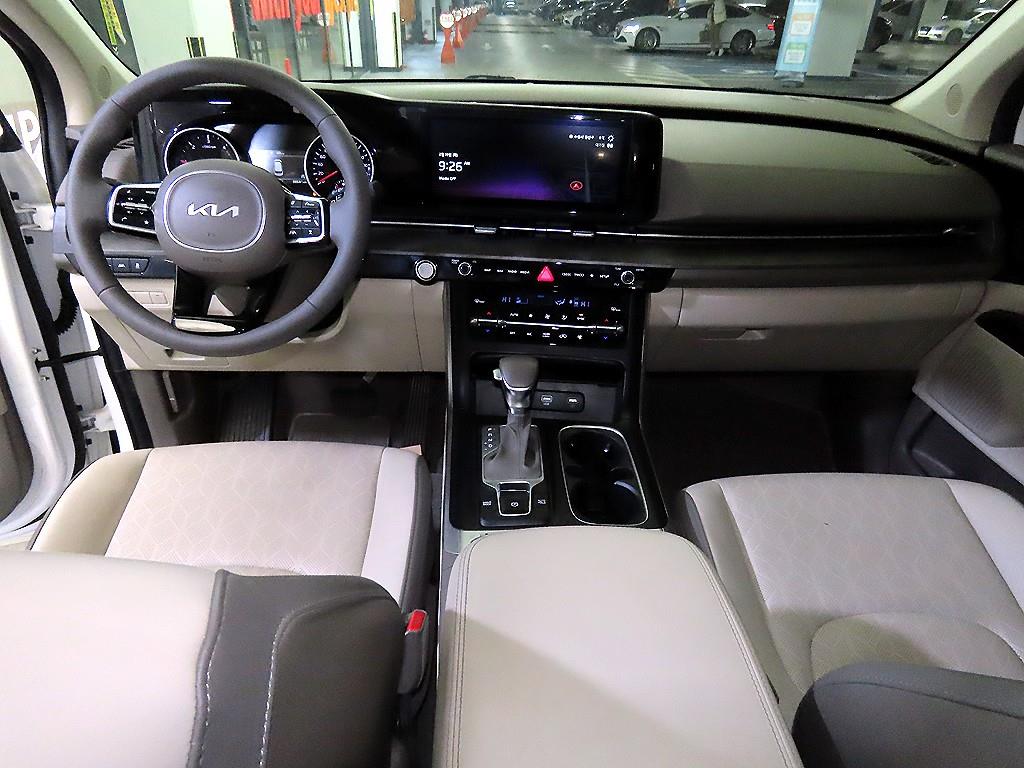 KIA Carnival - Vista 10