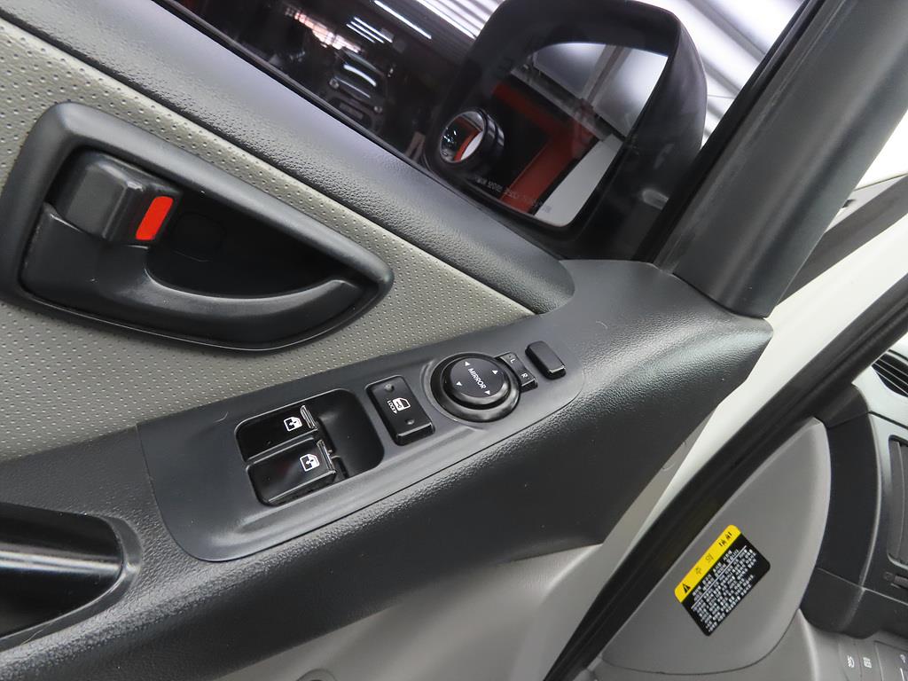 HYUNDAI Starex - Vista 12