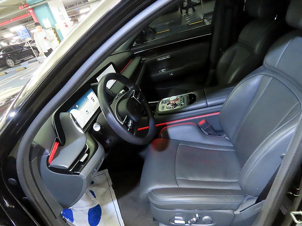 Genesis G90 - Vista 6