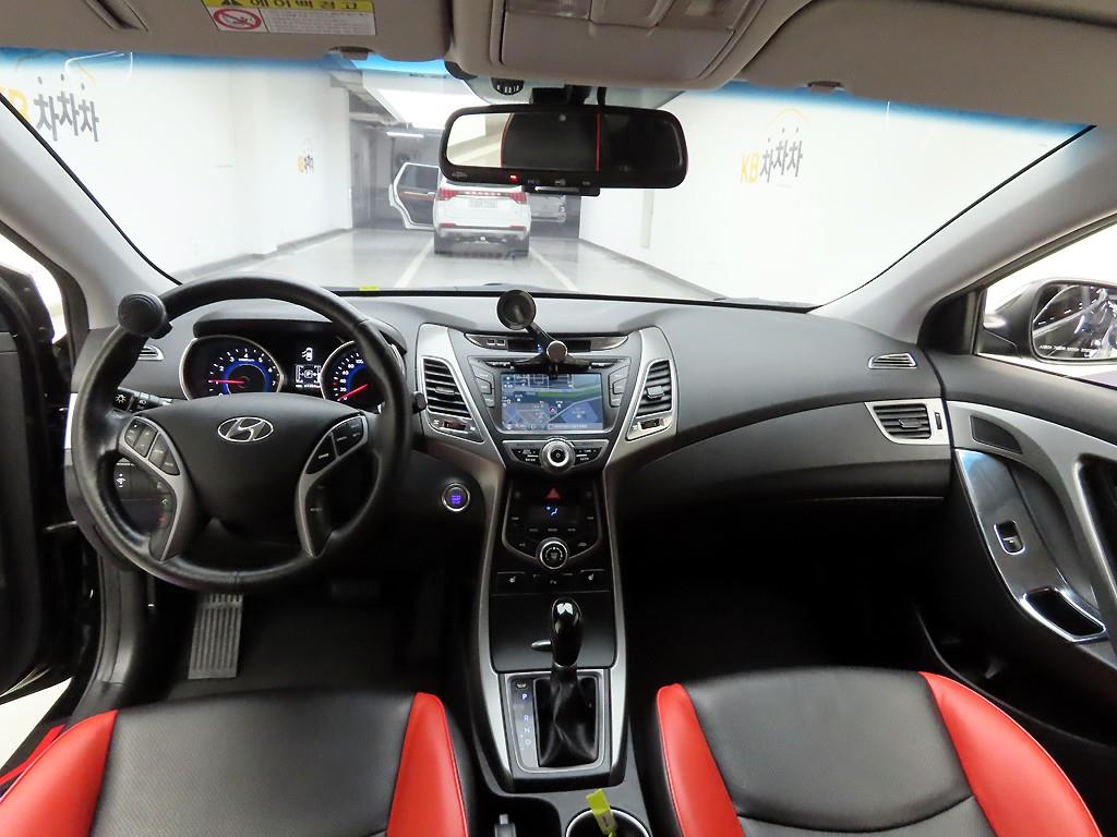 HYUNDAI Avante - Vista 7