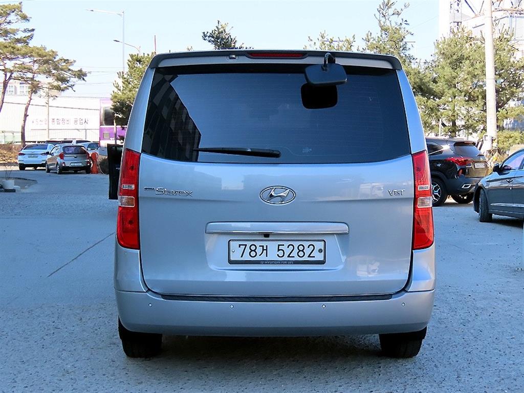 HYUNDAI Starex - Vista 4
