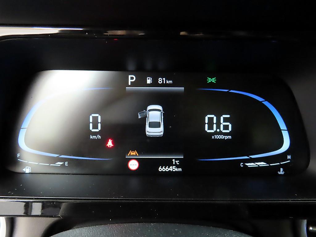 HYUNDAI Avante - Vista 8