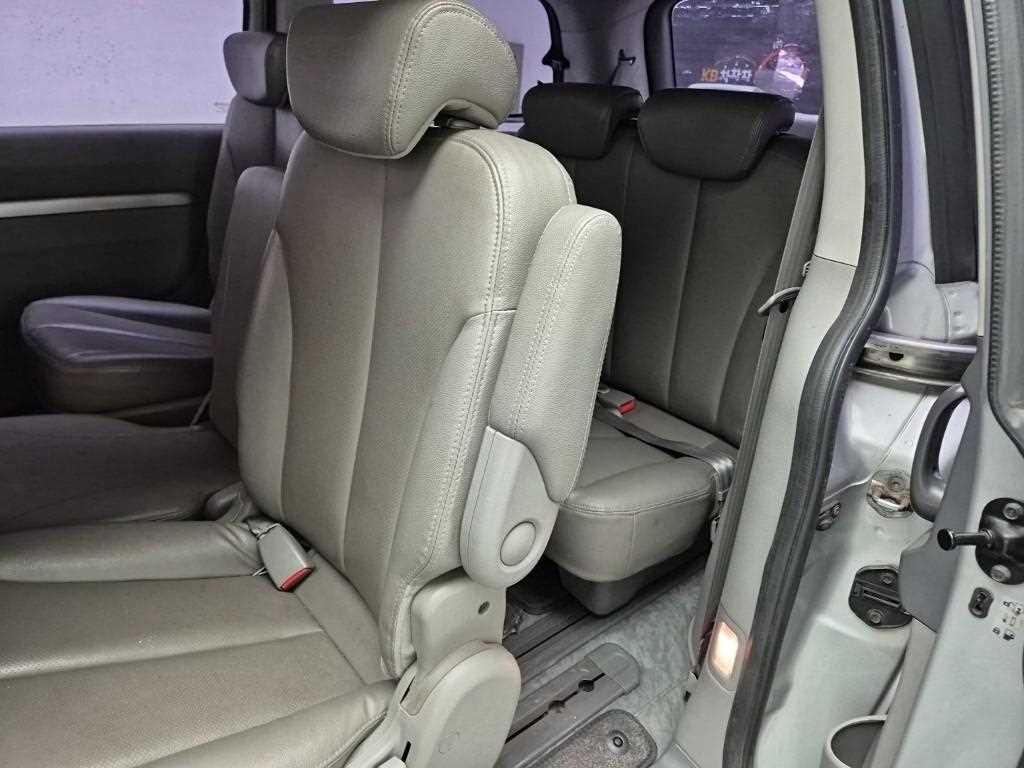 KIA Carnival - Vista 12