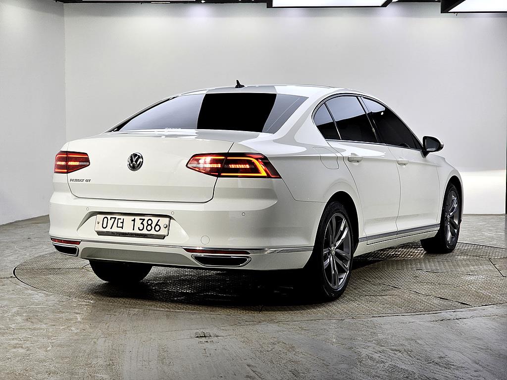 Volkswagen Passat - Vista 4