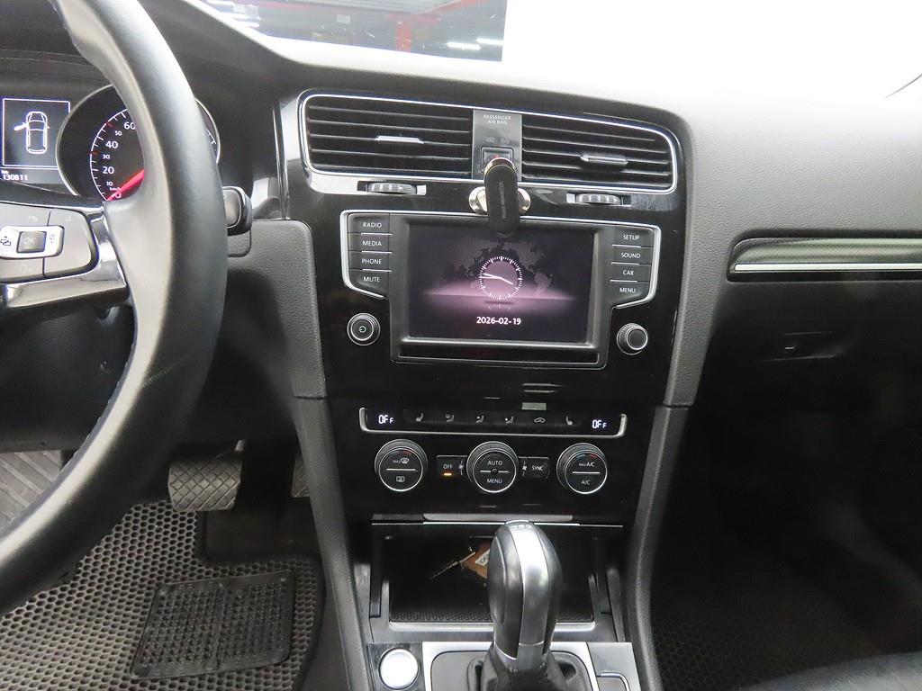 Volkswagen Golf - Vista 10