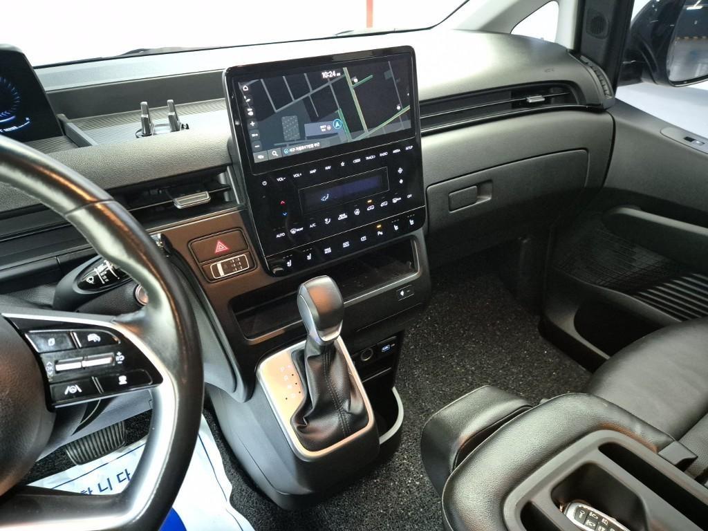 HYUNDAI Staria - Vista 10