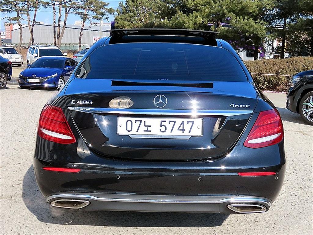 Mercedes Benz E class - Vista 4
