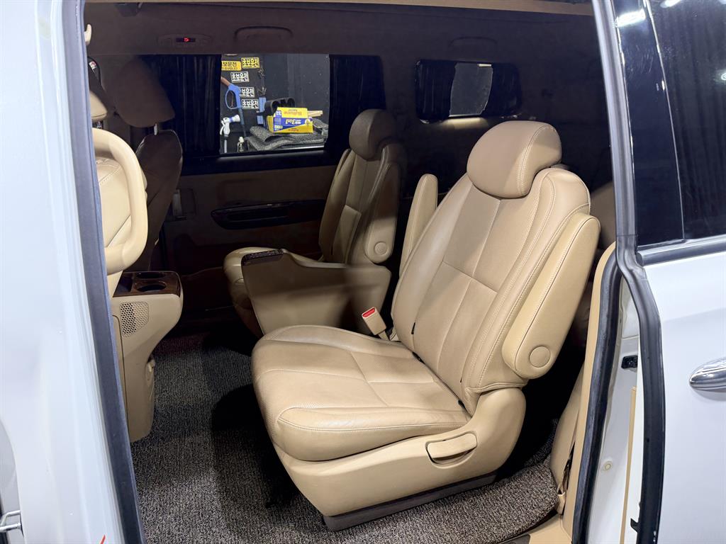 KIA Carnival - Vista 5