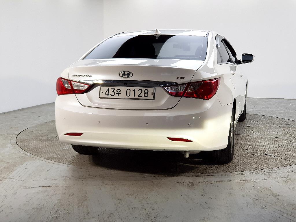 HYUNDAI Sonata - Vista 3