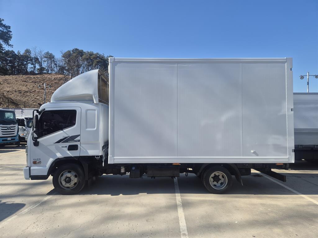 medium and large cargo truck - Vista 5