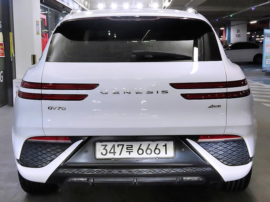 Genesis GV70 - Vista 5