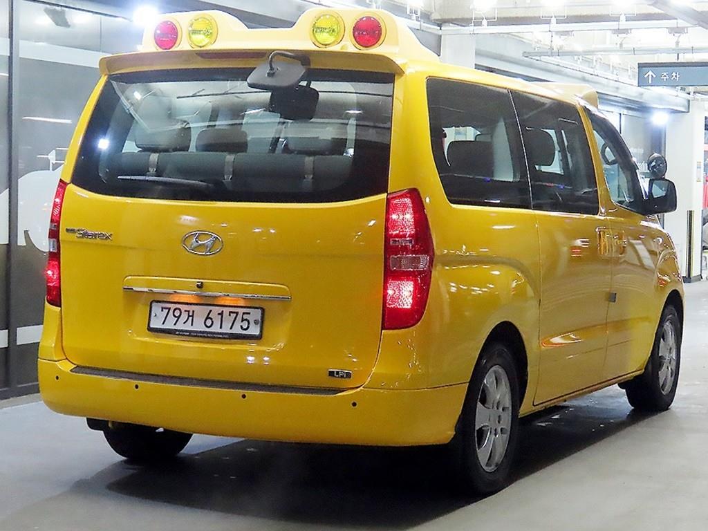 HYUNDAI Starex - Vista 4