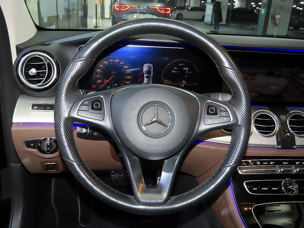 Mercedes Benz E class - Vista 8