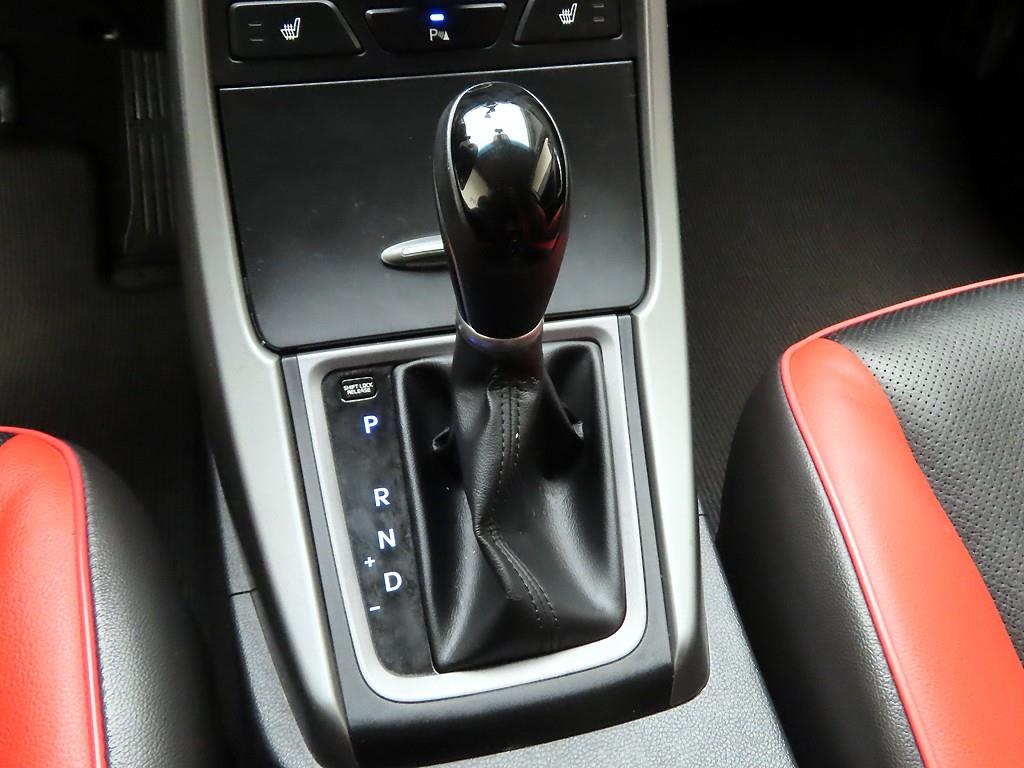 HYUNDAI Avante - Vista 11