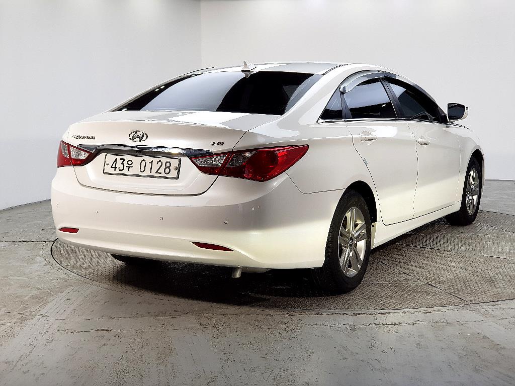 HYUNDAI Sonata - Vista 4