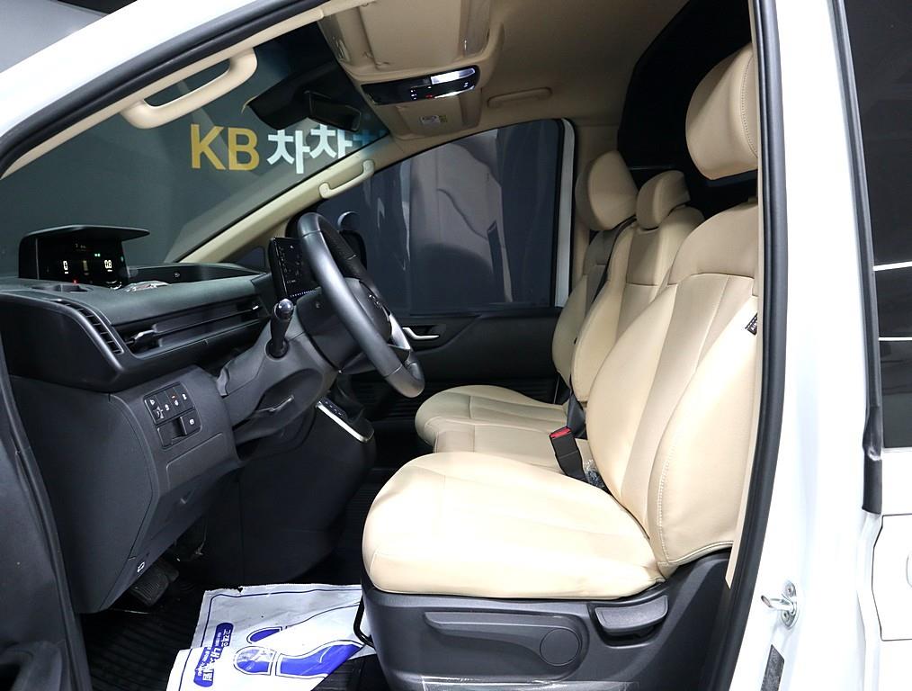 HYUNDAI Staria - Vista 8