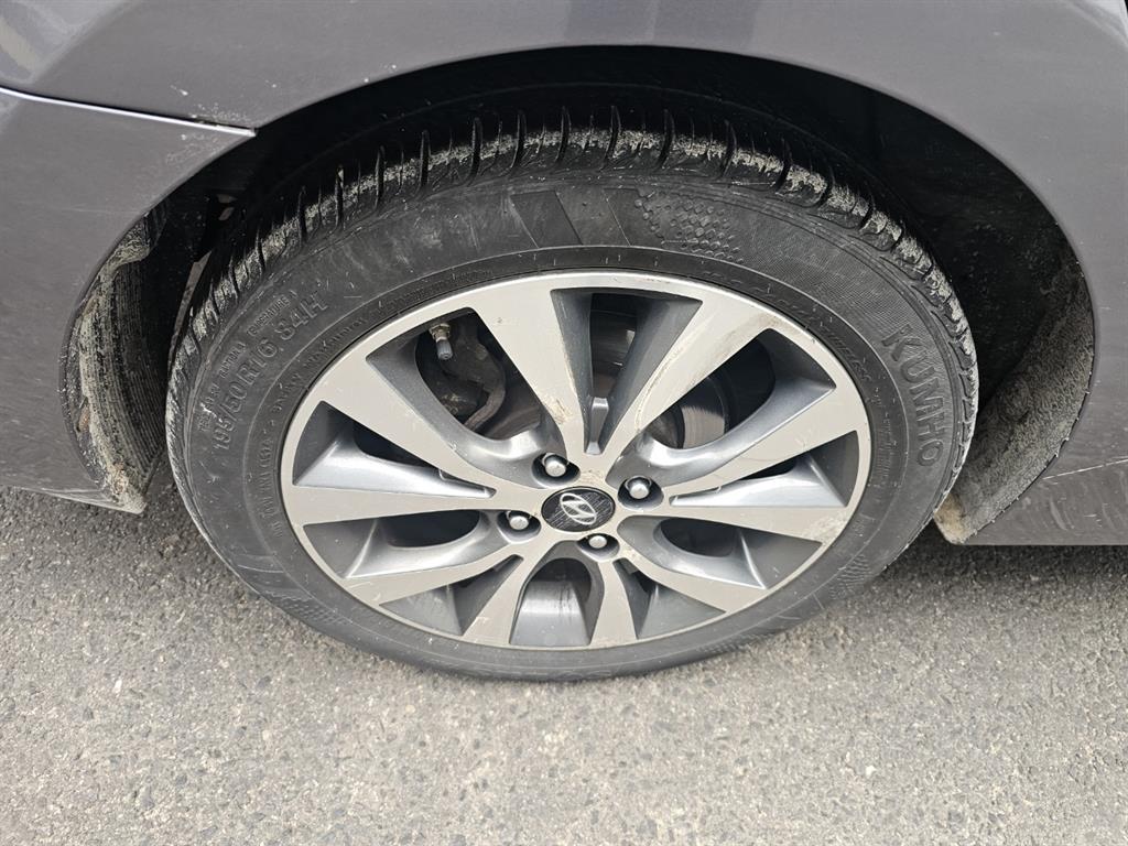 HYUNDAI Accent - Vista 11