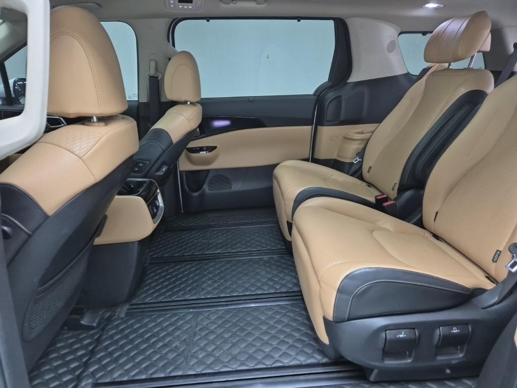 KIA Carnival - Vista 11