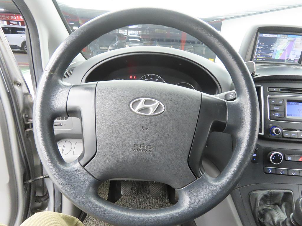 HYUNDAI Starex - Vista 9