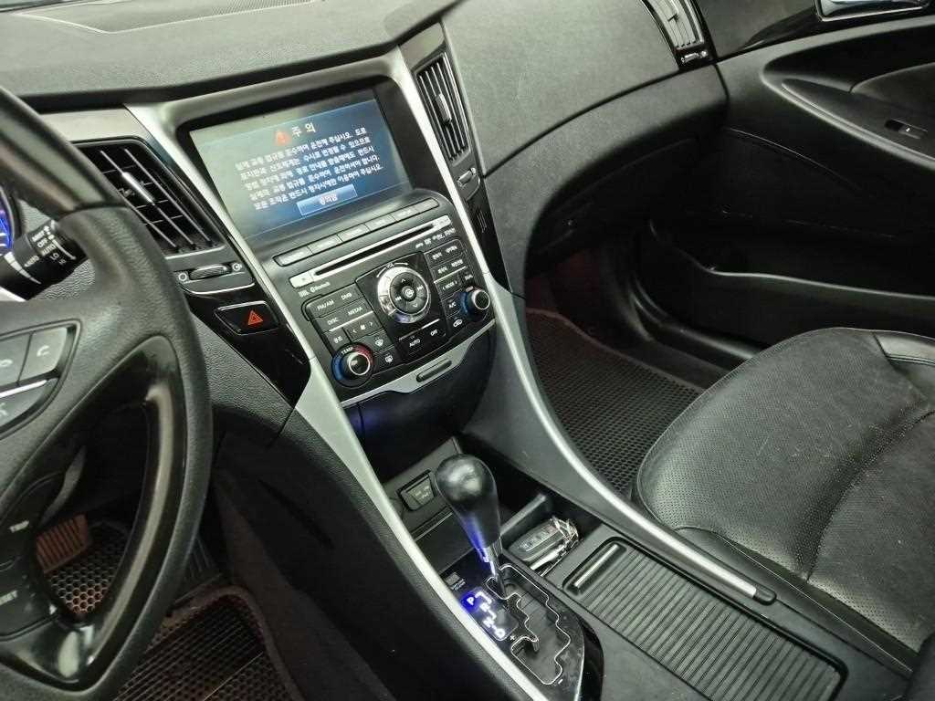 HYUNDAI Sonata - Vista 10