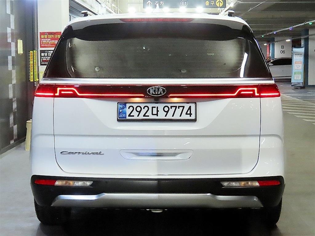 KIA Carnival - Vista 5